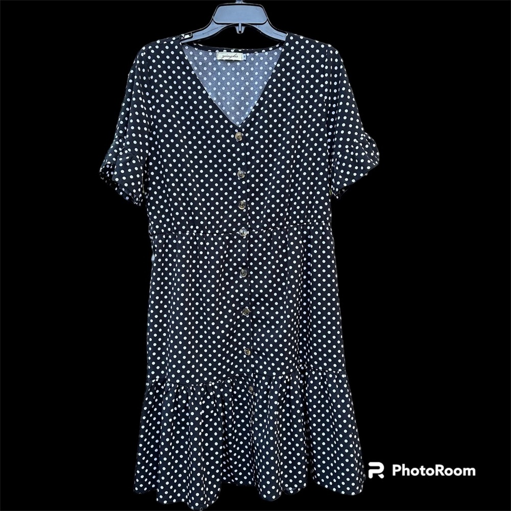 Black & white polka dot dress, size medium has a tie‎ around the waist